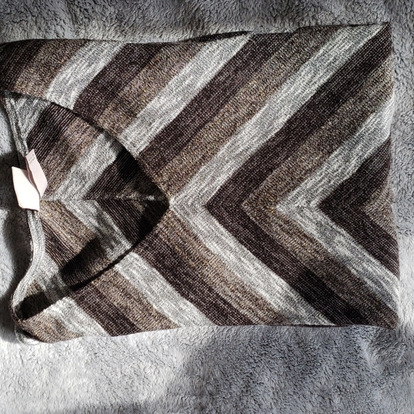 Knox Rose V Neck Sharkbite Hem Pullover Gray Brown Gold Stripe  Sweater Small - Picture 2 of 8